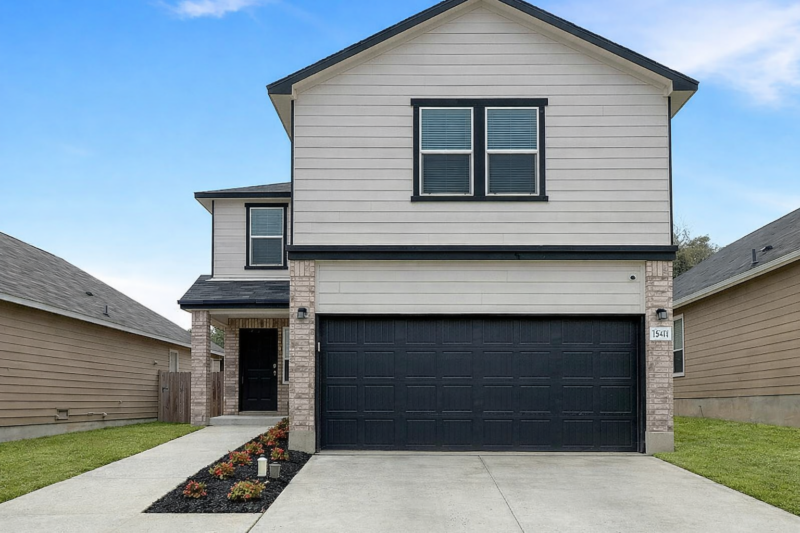 Like NEW, 20mins from Lackland